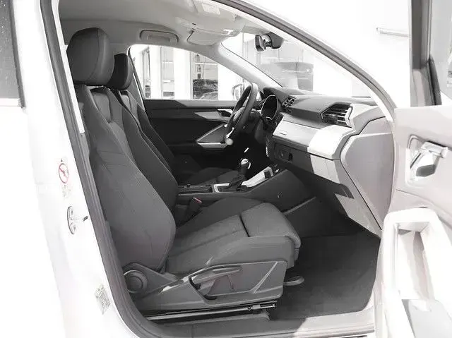 Gebraucht Audi Q3 Comfort 150 PS (110 kW) 2025 Gletscherweiß metallic SUV