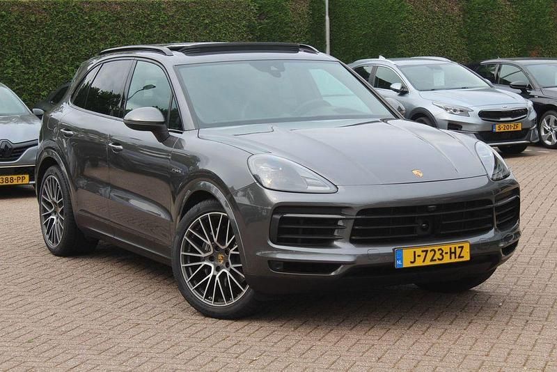 Grau Gebraucht 2020 Porsche Cayenne SUV | 54.950 € (Superpreis) - Bild 1/4