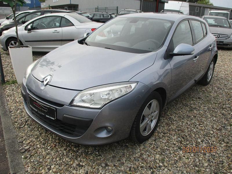 Grau Gebraucht 2009 Renault Mégane III Dynamique Limousine | 3.999 € (Guter Preis) - Bild 1/4
