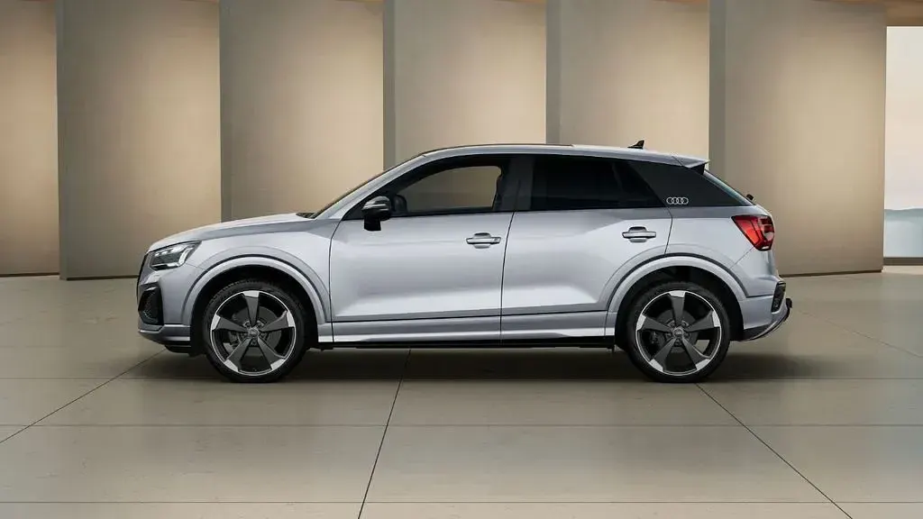 Neu Audi Q2 Advanced Plus 150 PS (110 kW) 2026 Silber (florettsilber) SUV