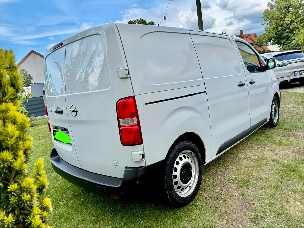 Gebraucht Opel Vivaro-e Combi 120 PS (88 kW) 2021 Weiß Van / Kleinbus