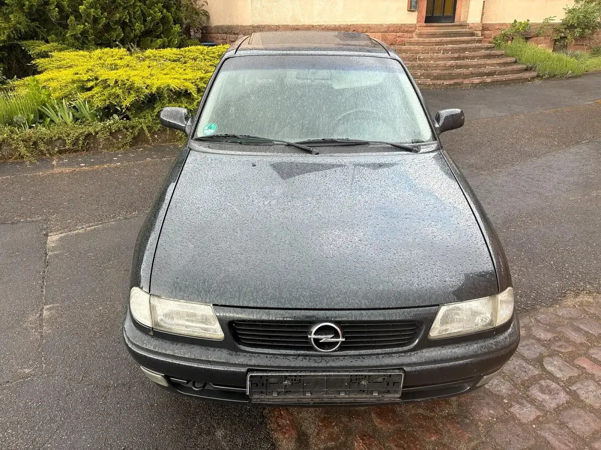 Usata Opel Astra 101 CV (74 kW) 1997 Nero Coupé