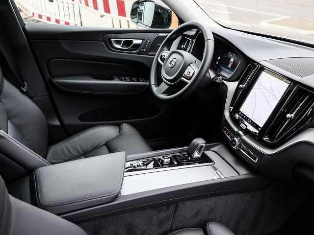 Gebraucht Volvo XC60 Plus 250 PS (183 kW) 2025 735 silver dawn metallic SUV