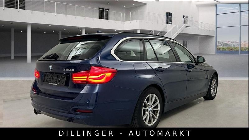 Gebraucht BMW 320 Advantage 190 PS (139 kW) 2018 Blau Kombi