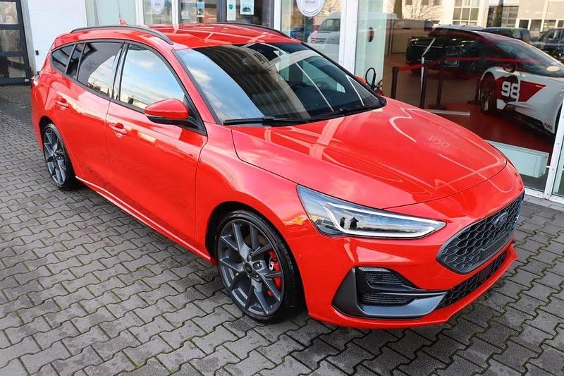 Neu Ford Focus ST 280 PS (205 kW) 2025 Rot Limousine