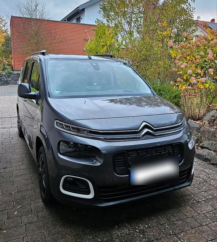 Grau Gebraucht 2020 Citroën Berlingo Shine Kombi | 17.000 € (Guter Preis) - Bild 1/4