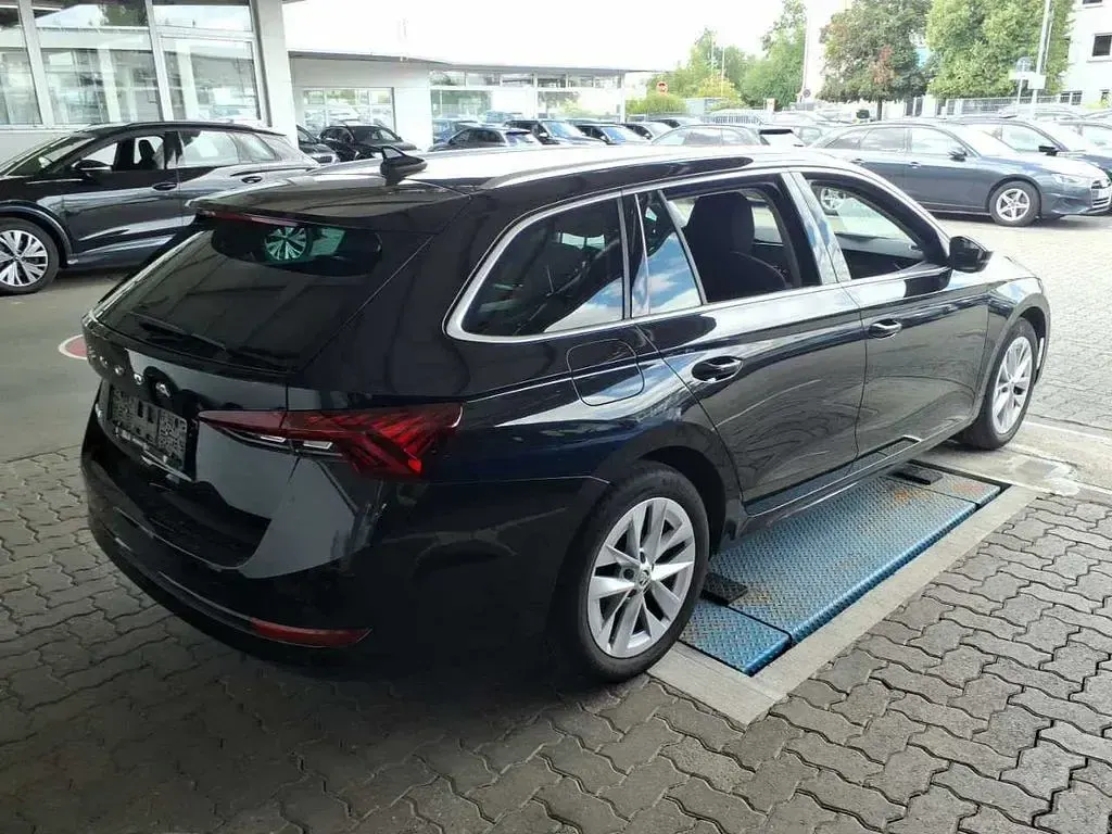 Gebraucht Skoda Octavia Style 150 PS (110 kW) 2023 Blackmagic perleffekt Kombi