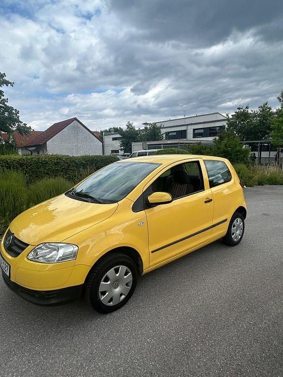 Gelb Gebraucht 2006 VW Fox Kleinwagen | 2.250 € (Fairer Preis) - Bild 1/4