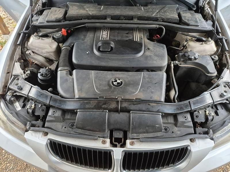 Gebraucht BMW 320 Comfort Edition 163 PS (119 kW) 2007 Silber Kombi