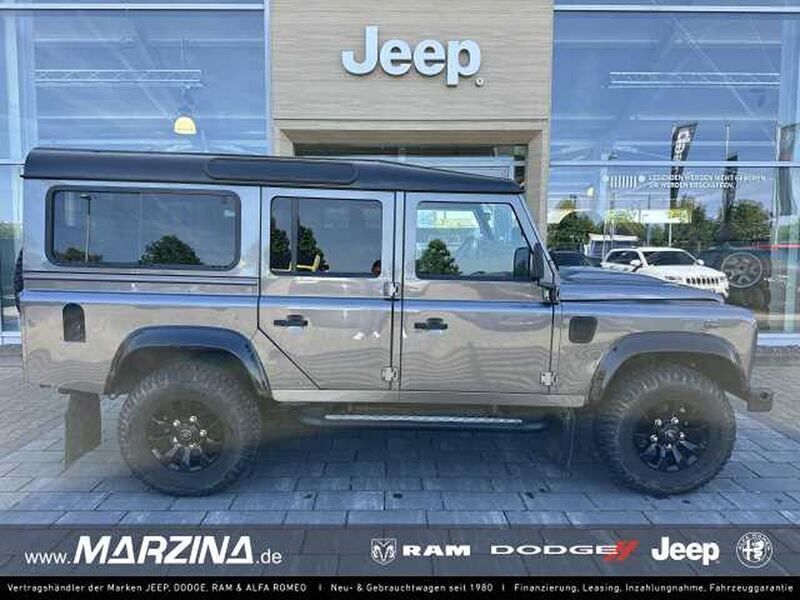 Grau Gebraucht 2014 Land Rover Defender SE SUV | 45.999 € (Fairer Preis) - Bild 1/4