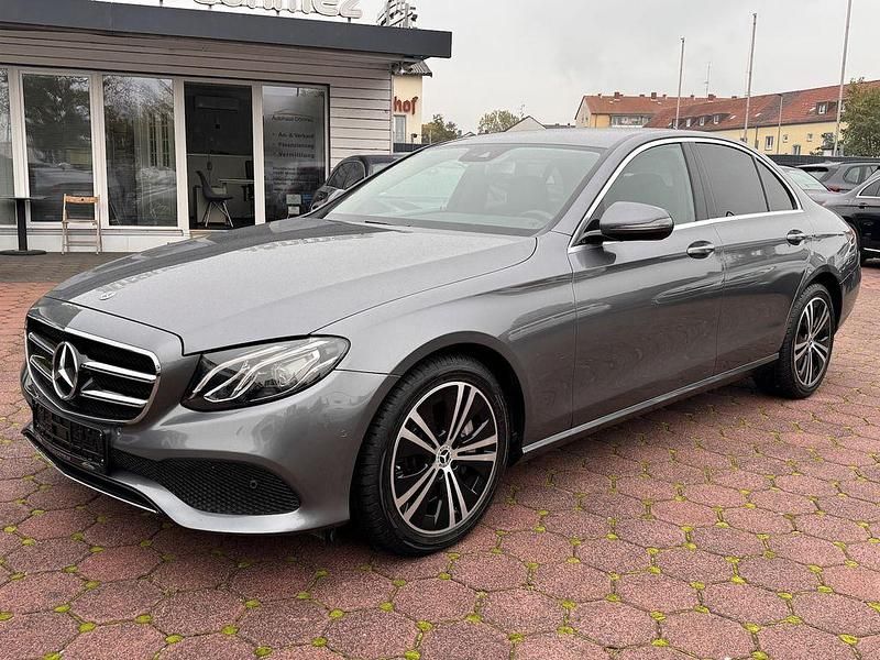 Grau Gebraucht 2020 Mercedes E400 Avantgarde Limousine | 38.900 € (Fairer Preis) - Bild 1/4