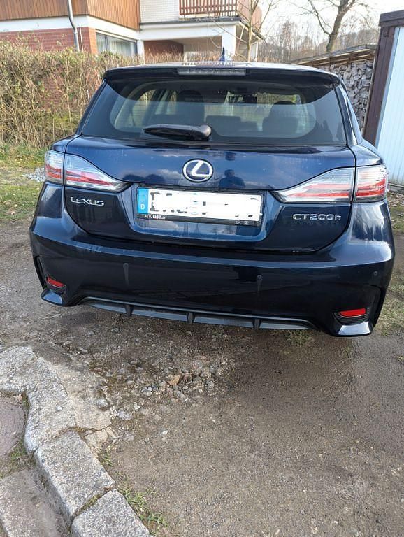 Gebraucht Lexus CT200h 136 PS (100 kW) 2017 Blau Limousine
