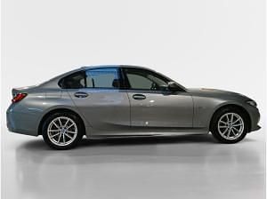 Gebraucht BMW 320e 163 PS (119 kW) 2022 Grau (skyscraper grau) Kombi