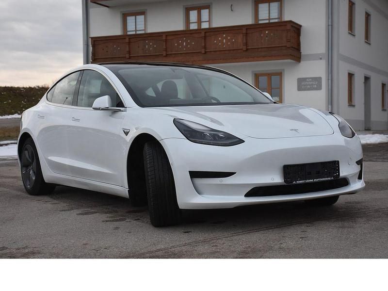 Gebraucht Tesla Model 3 Standard Range Plus 225 kW (306 PS) 2020 Weiß Limousine