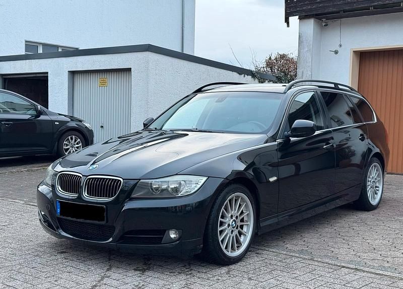 Gebraucht BMW 325 197 PS (144 kW) 2009 Schwarz Kombi