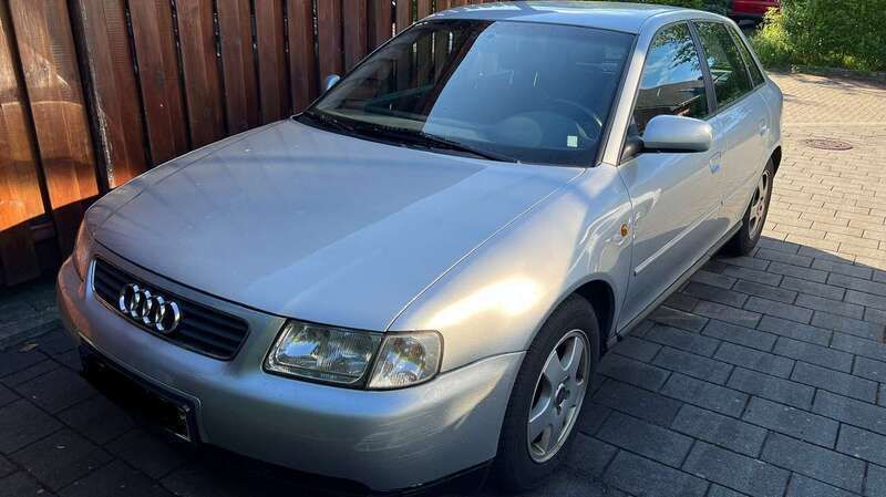 Silber Gebraucht 1999 Audi A3 Ambiente Limousine | 1.500 € (Guter Preis) - Bild 1/4