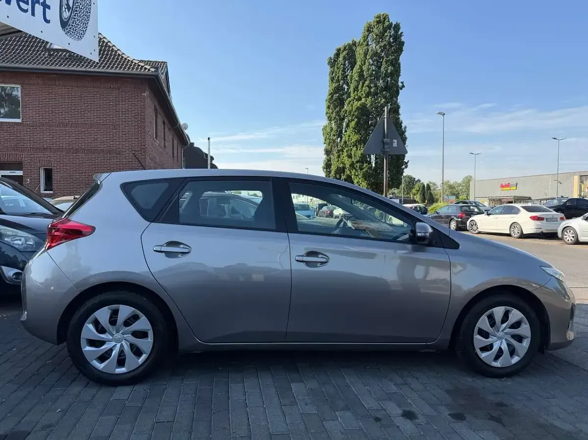 Gebraucht Toyota Auris Cool 99 PS (72 kW) 2015 Avantgarde bronze me Kleinwagen