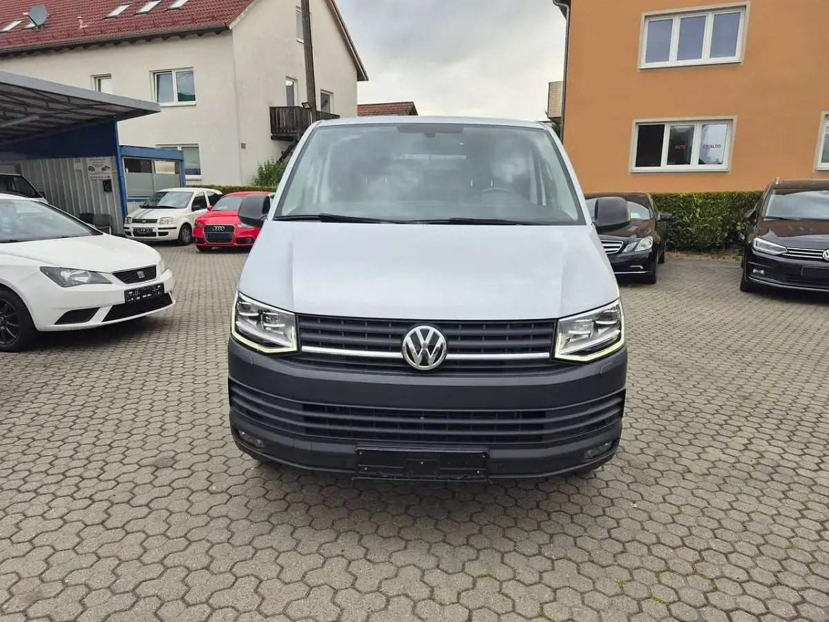 Gebraucht VW Transporter 150 PS (110 kW) 2018 Silber Van
