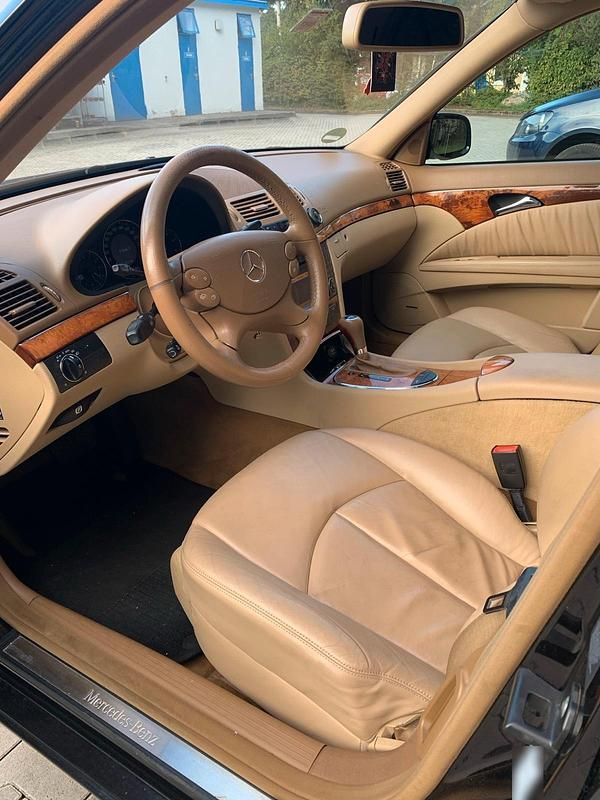 Gebraucht Mercedes E420 314 PS (230 kW) 2008 Schwarz Limousine