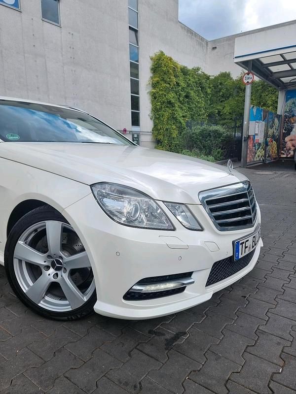 Gebraucht Mercedes E300 231 PS (169 kW) 2012 Weiß Kombi