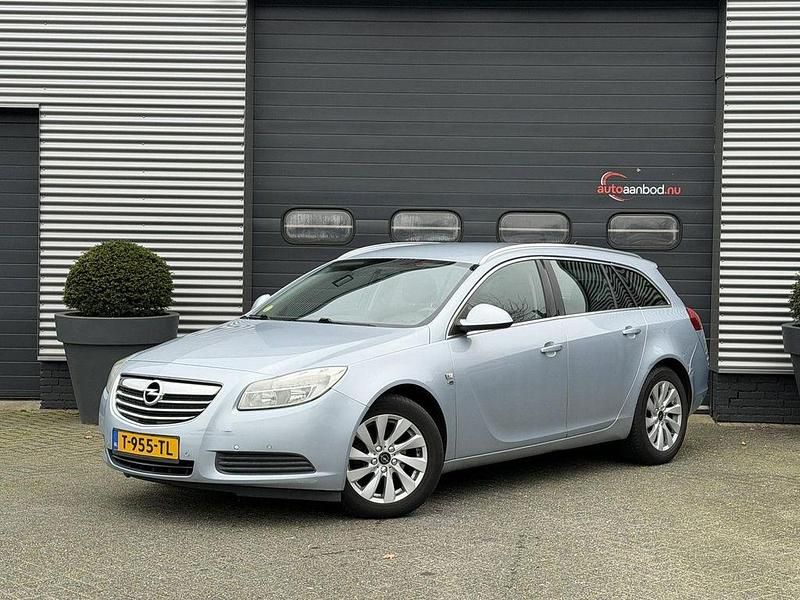 Gebraucht Opel Insignia Edition 131 PS (96 kW) 2013 Grau Kombi