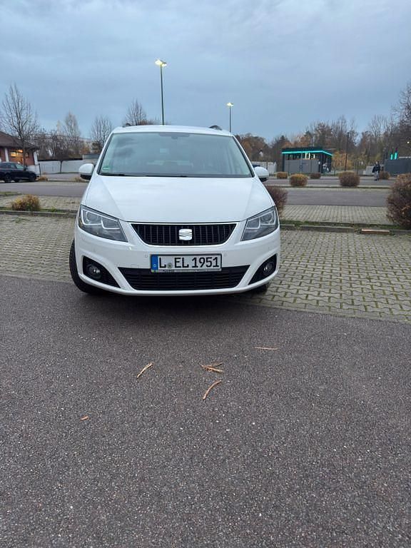 Weiß Gebraucht 2013 Seat Alhambra Ecomotive Van / Kleinbus | 12.500 € (Etwas zu teuer) - Bild 1/4
