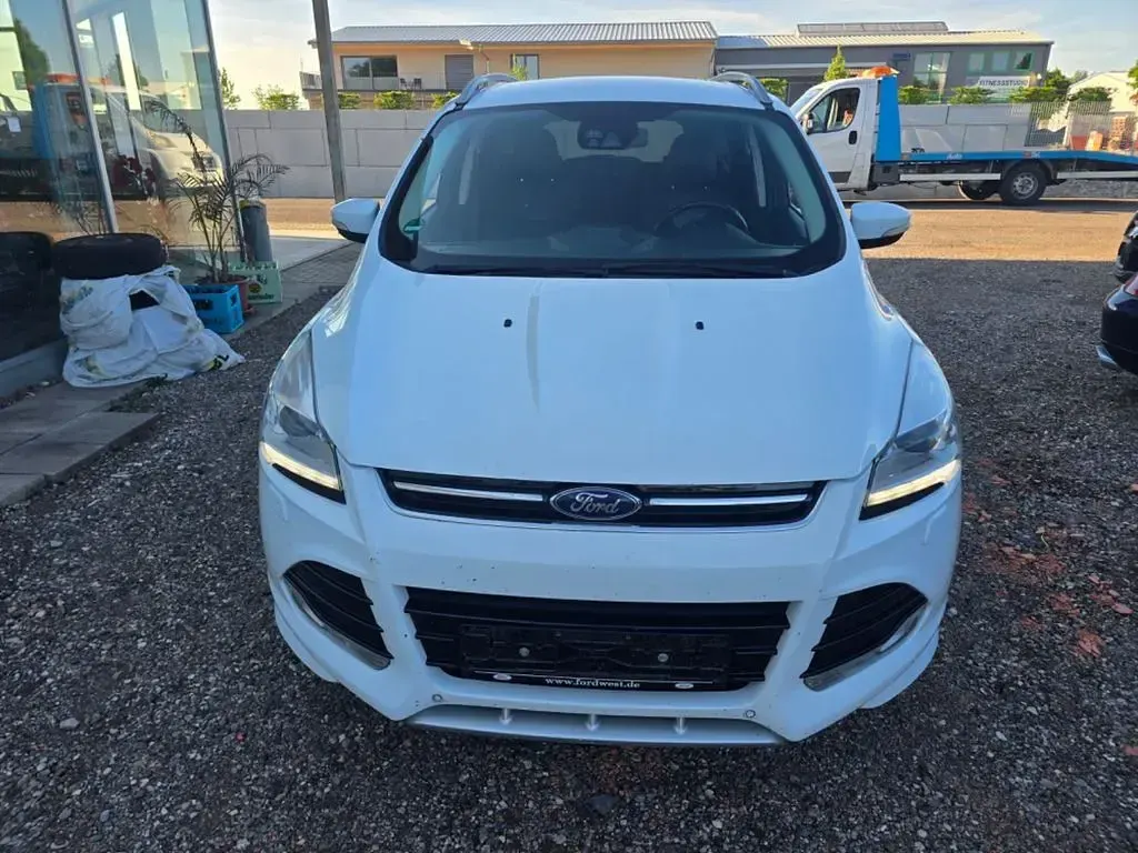 Gebraucht Ford Kuga Individual 179 PS (131 kW) 2015 Weiß SUV
