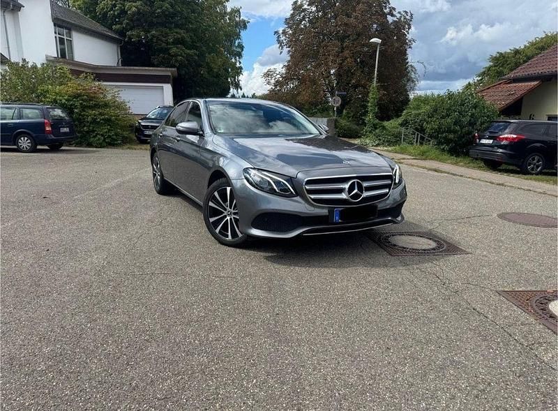 Grau Gebraucht 2018 Mercedes E200 Avantgarde Limousine | 22.550 € (Guter Preis) - Bild 1/4