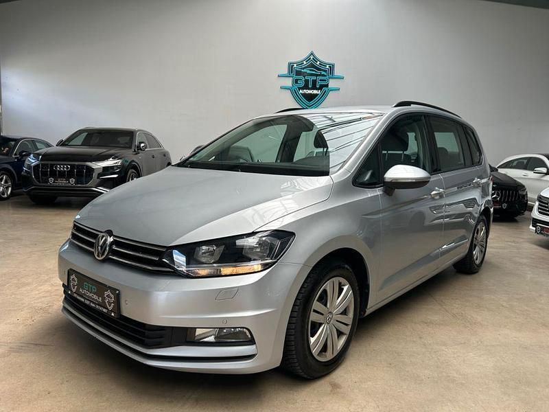 Silber Gebraucht 2016 VW Touran Comfortline Van / Kleinbus | 15.999 € (Superpreis) - Bild 1/4