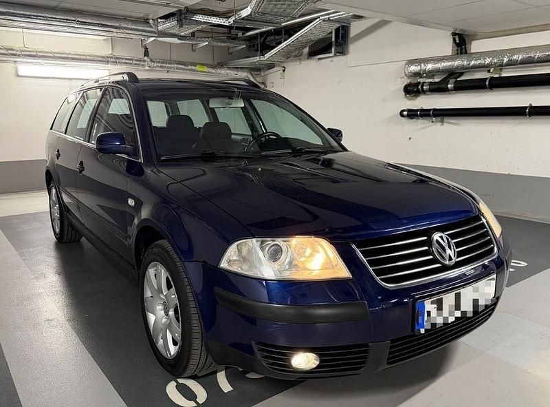 Usata VW Passat 131 CV (96 kW) 2001 Blu Station wagon
