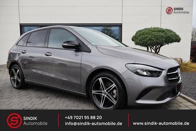 Mountaingrau met. Gebraucht 2022 Mercedes B220 Progressive Van / Kleinbus | 31.980 € (Guter Preis) - Bild 1/4