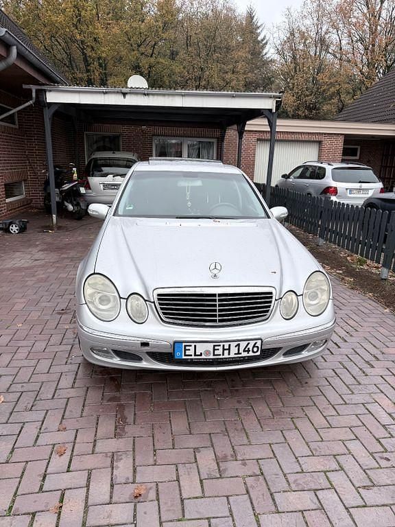 Silber Gebraucht 2002 Mercedes E270 Elegance Limousine | 3.250 € (Fairer Preis) - Bild 1/4