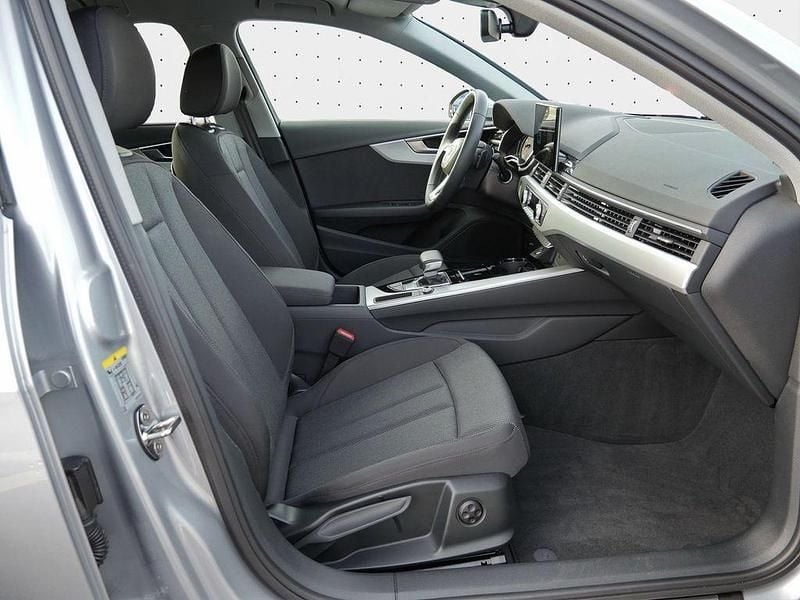 Gebraucht Audi A4 Basis 136 PS (100 kW) 2024 Florettsilber metallic Kombi