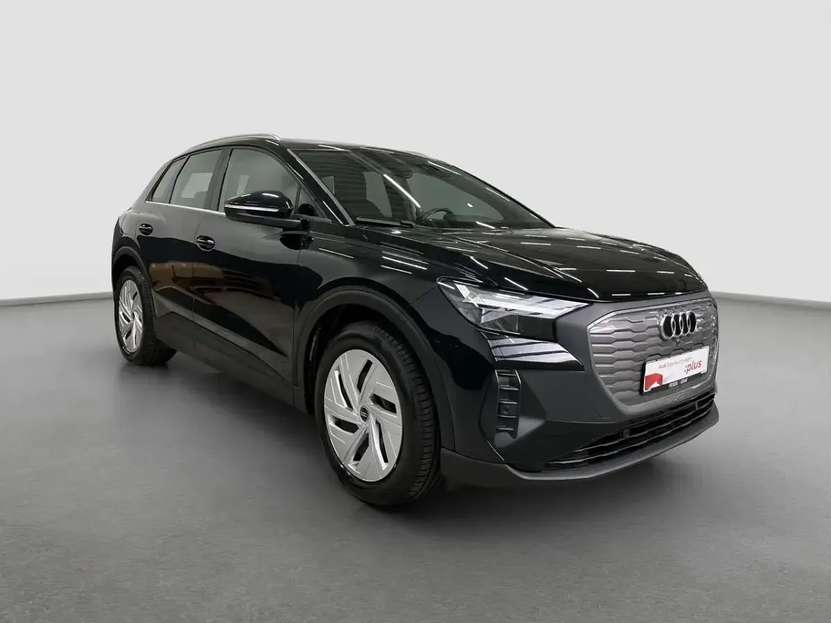 Gebraucht Audi Q4 e-tron Comfort 150 kW (204 PS) 2023 Mythosschwarz metallic SUV