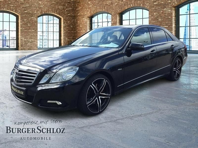 Metalliclack obsidianschwarz Gebraucht 2010 Mercedes E300 Limousine | 6.500 € (Superpreis) - Bild 1/4