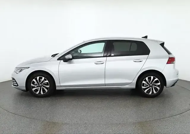 Gebraucht VW Golf VIII Life 150 PS (110 kW) 2023 Silber Limousine