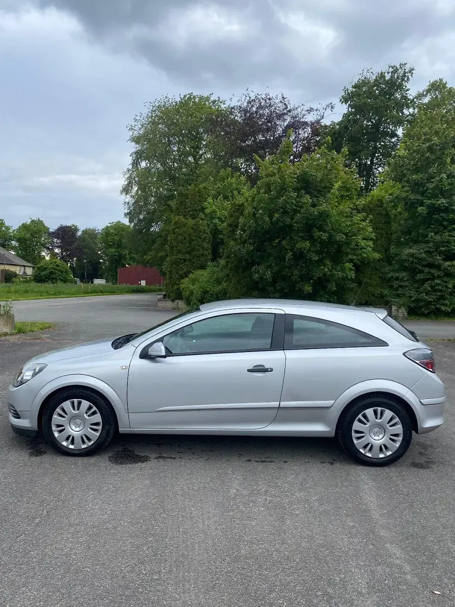 Gebraucht Opel Astra GTC Selection 90 PS (66 kW) 2009 Silber Limousine
