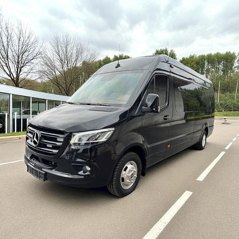 Obsidianschwarz metallic Gebraucht 2020 Mercedes Sprinter Van | 399.999 € - Bild 1/4