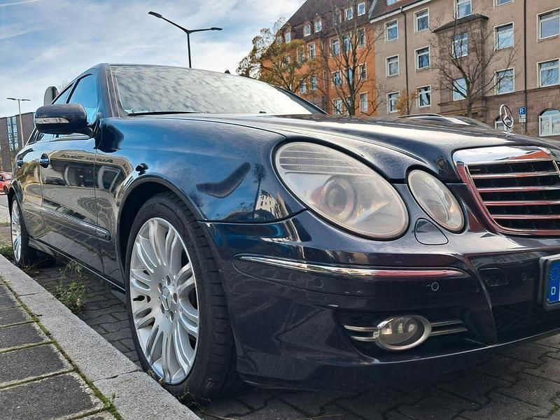 Schwarz Gebraucht 2006 Mercedes E320 Avantgarde Limousine | 5.300 € (Fairer Preis) - Bild 1/4