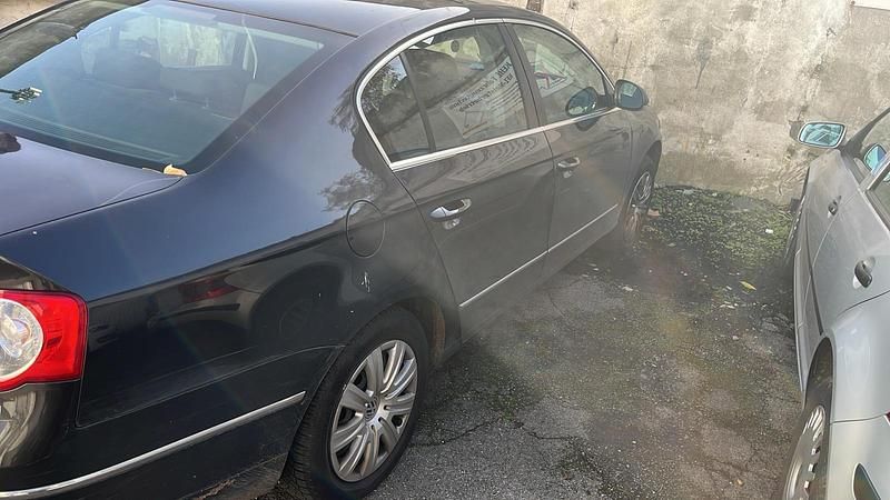 Gebraucht 2005 VW Touran Van / Kleinbus | 3.999 € - Bild 1/4