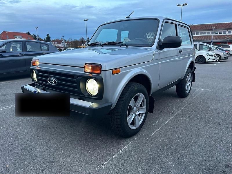 Gebraucht Lada niva 83 PS (61 kW) 2021 Silber SUV
