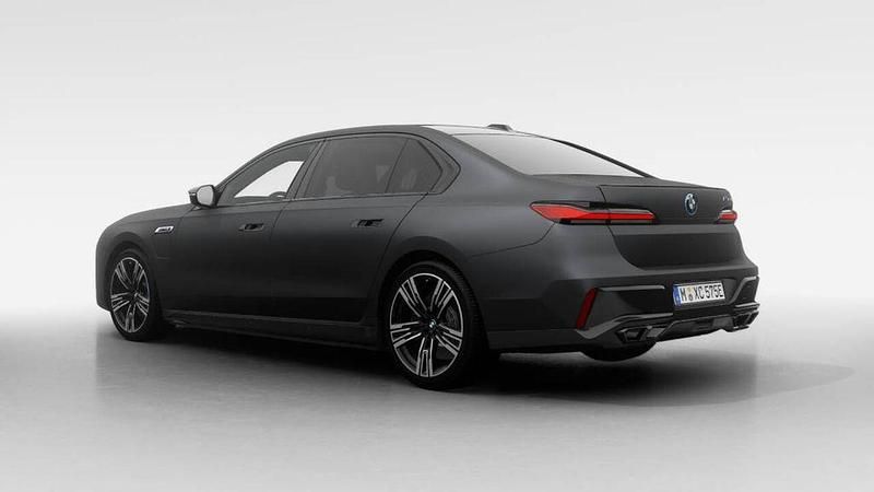 Gebraucht BMW M760e Performance 571 PS (419 kW) 2023 Grau Limousine