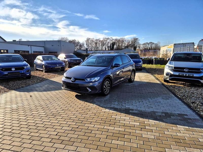 Grau Gebraucht 2023 VW Polo Kleinwagen | 17.499 € (Guter Preis) - Bild 1/4