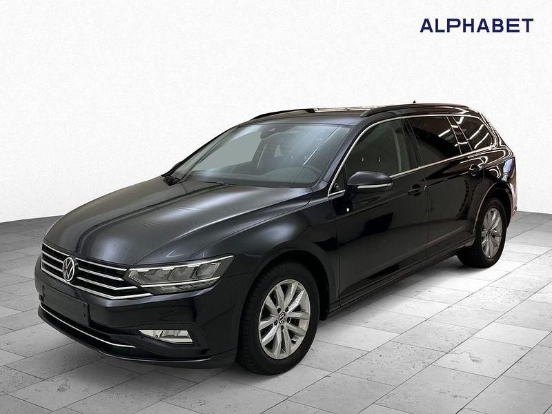 Deep black perleffekt (metallic) Gebraucht 2023 VW Passat Business Kombi | 20.197 € (Fairer Preis) - Bild 1/4