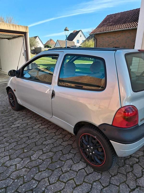 Second-hand Renault Twingo 60 CP (44 kW) 2002 Argintiu Hatchback