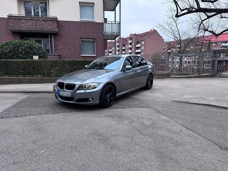 Gebraucht BMW 318 143 PS (105 kW) 2010 Grau Limousine