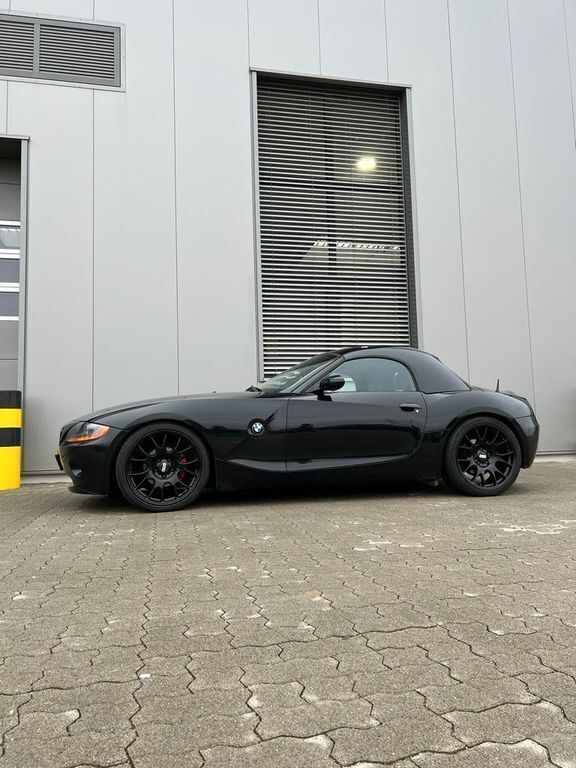 Schwarz Gebraucht 2004 BMW Z4 Sport Line Cabrio | 8.500 € (Etwas zu teuer) - Bild 1/4