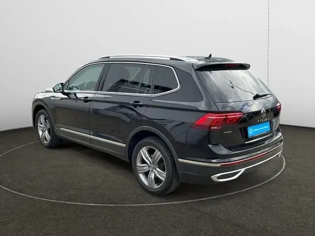 Gebraucht VW Tiguan Allspace Elegance 200 PS (147 kW) 2023 Deep black perleffekt SUV