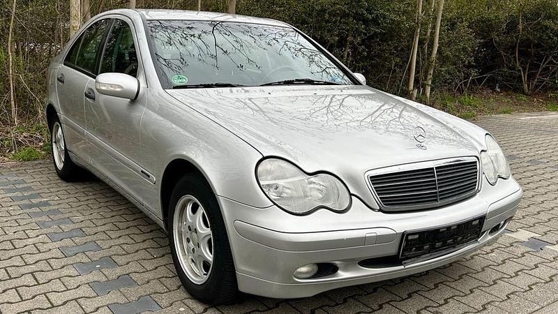 Gebraucht Mercedes C180 Classic 143 PS (105 kW) 2002 Silber Limousine