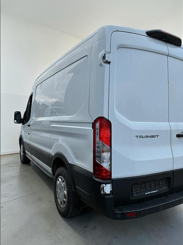 Gebraucht Ford Transit Trend 131 PS (96 kW) 2020 Weiß Van / Kleinbus